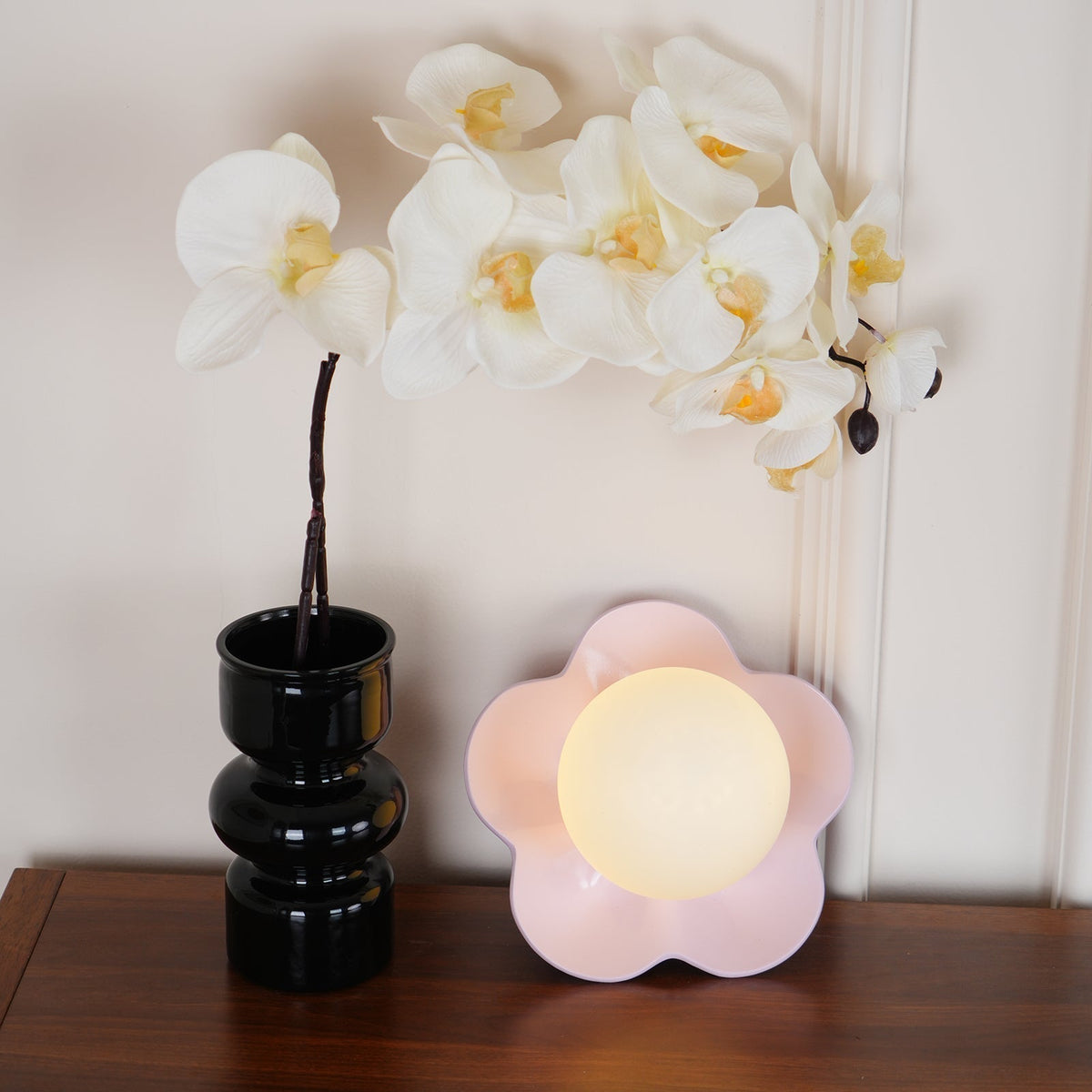 Applique murale en forme de fleur avec lumière en forme de globe