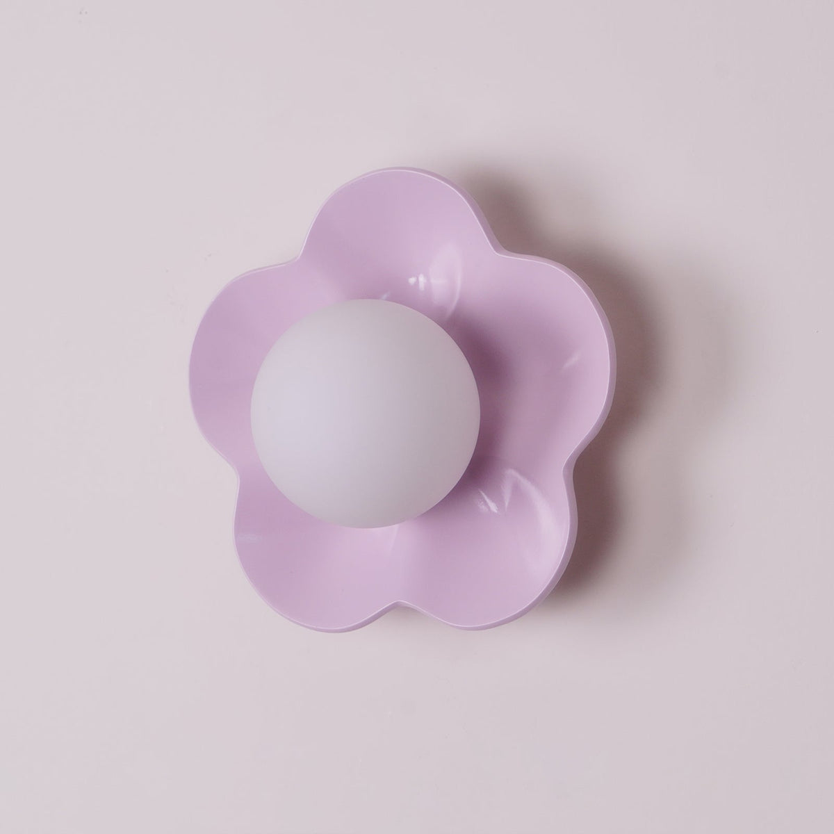 Applique murale en forme de fleur avec lumière en forme de globe