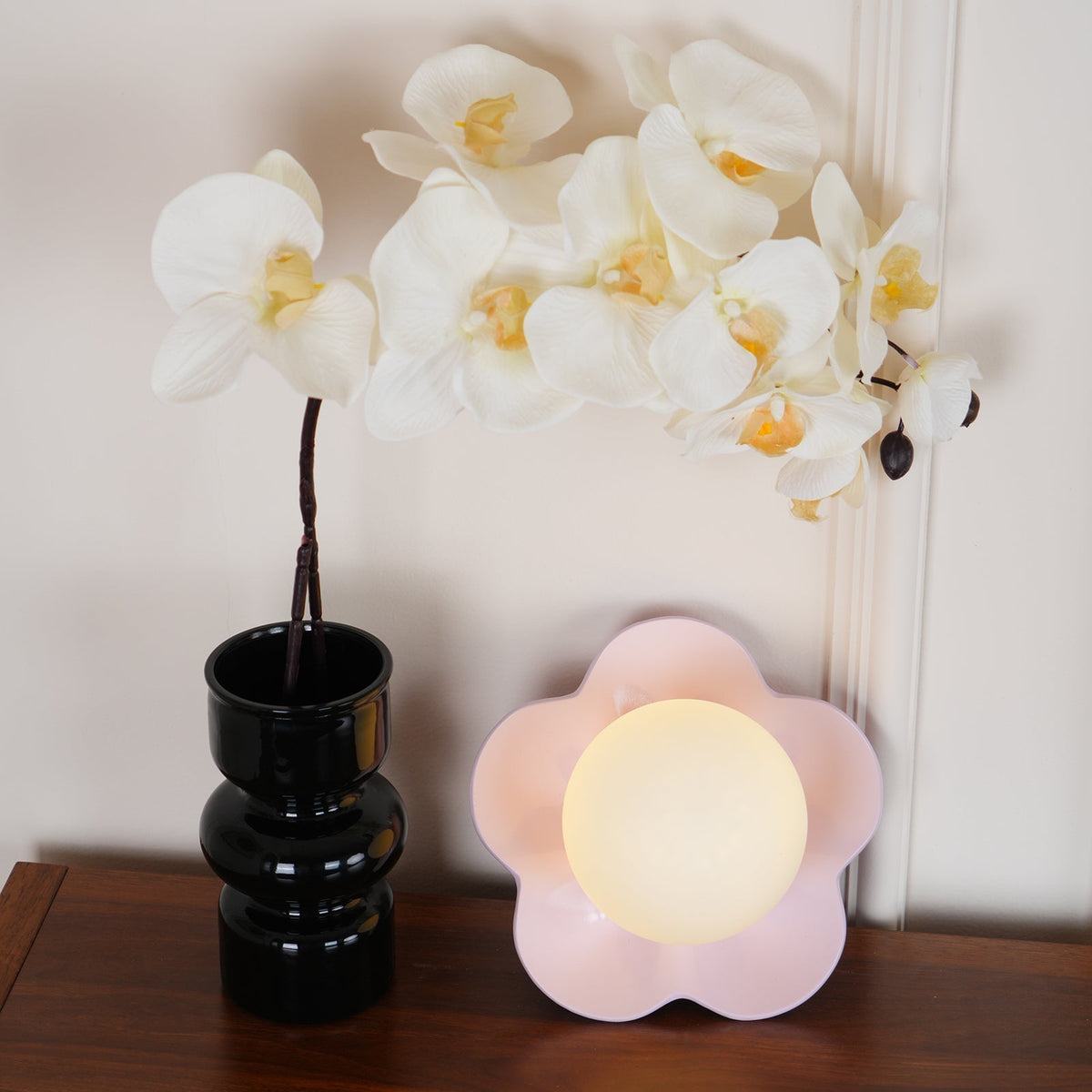 Applique murale en forme de fleur avec lumière en forme de globe