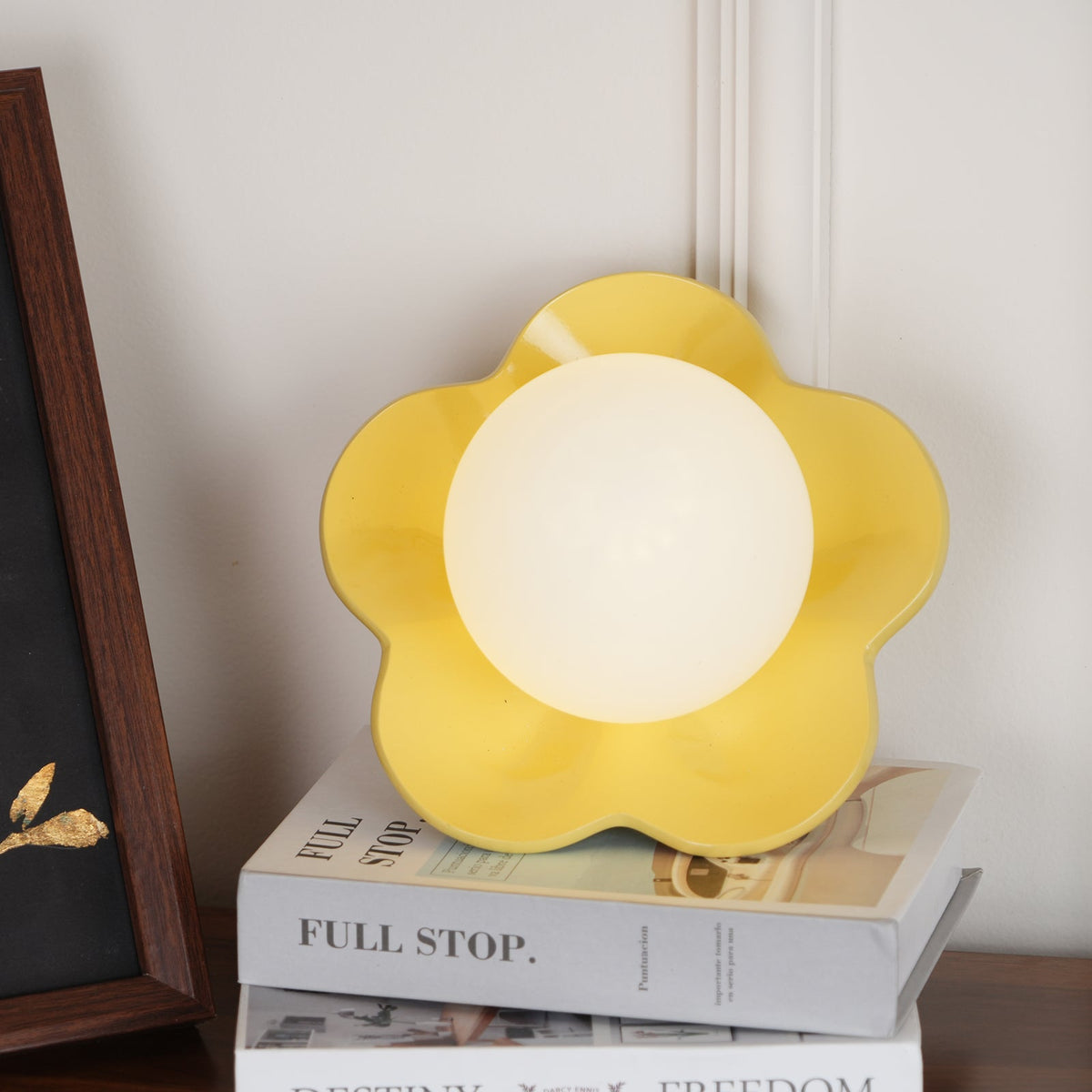 Applique murale en forme de fleur avec lumière en forme de globe