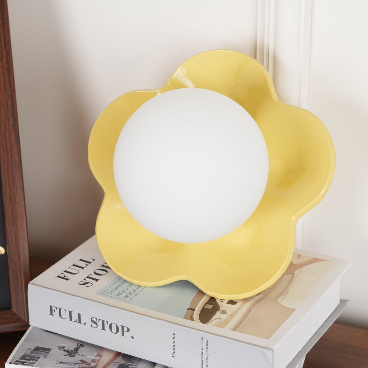 Applique murale en forme de fleur avec lumière en forme de globe