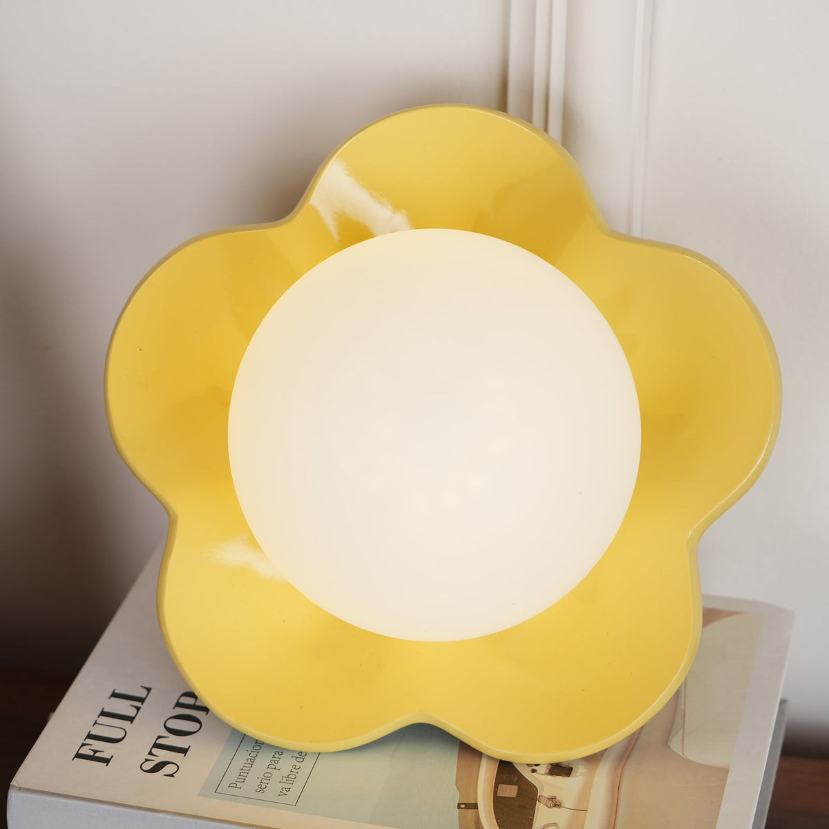 Applique murale en forme de fleur avec lumière en forme de globe