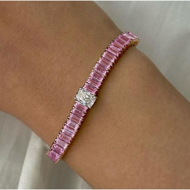 Elegant tennisarmbånd med rektangulære sten