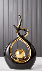 Elegante scultura astratta a forma di infinito, con curve fluide intrecciate e dettagli sferici