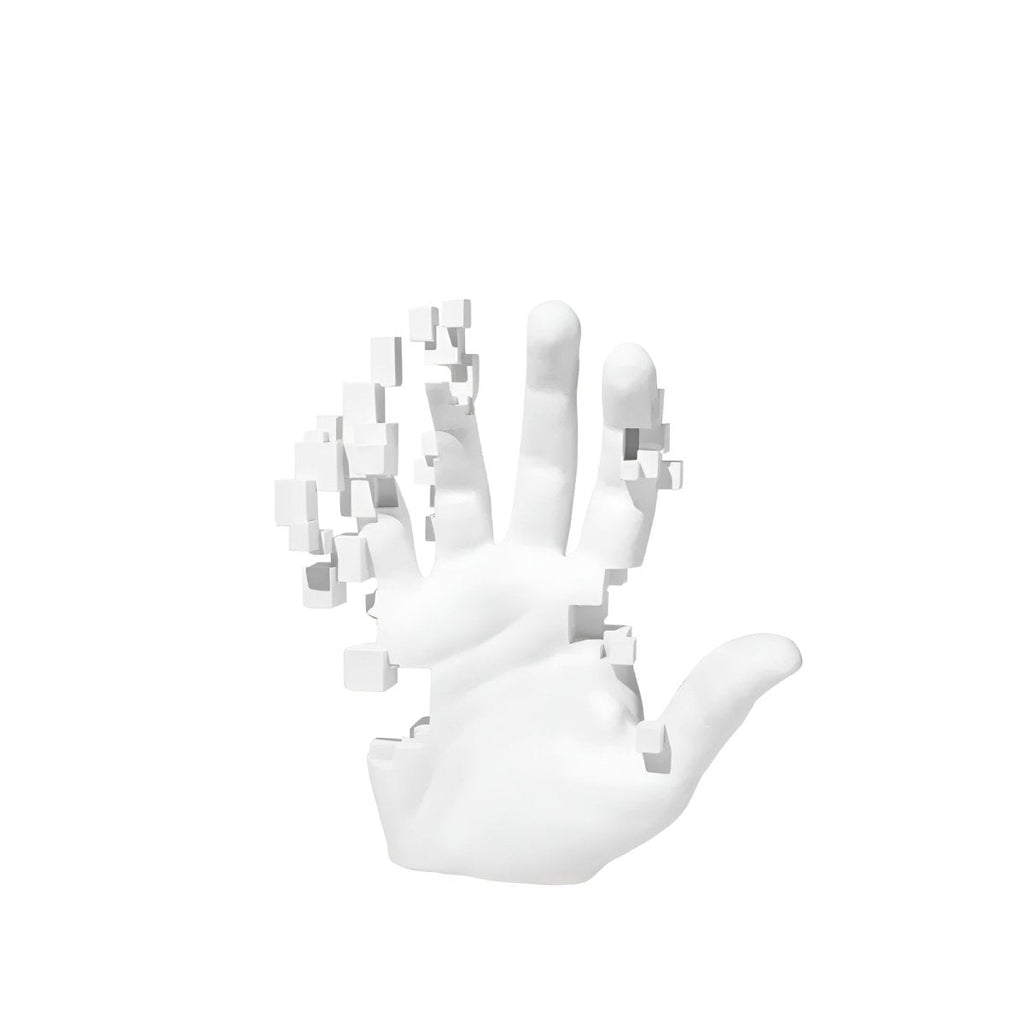 Skulpturale Handfigur mit abstrakten geometrischen Details und künstlerischer Form