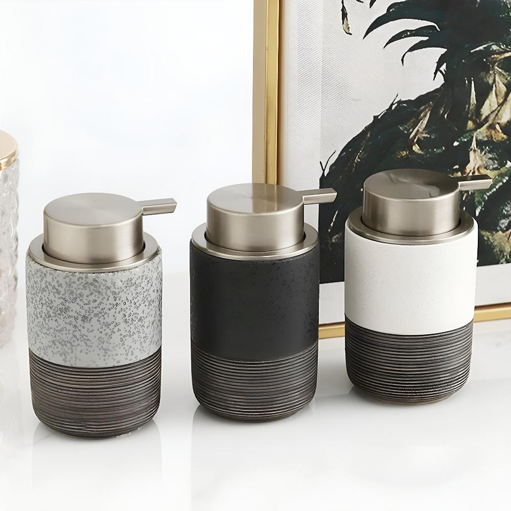Dispenser di sapone liquido in stile ceramica scanalata con corpo cilindrico e pompa
