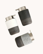 Dispenser di sapone liquido in stile ceramica scanalata con corpo cilindrico e pompa