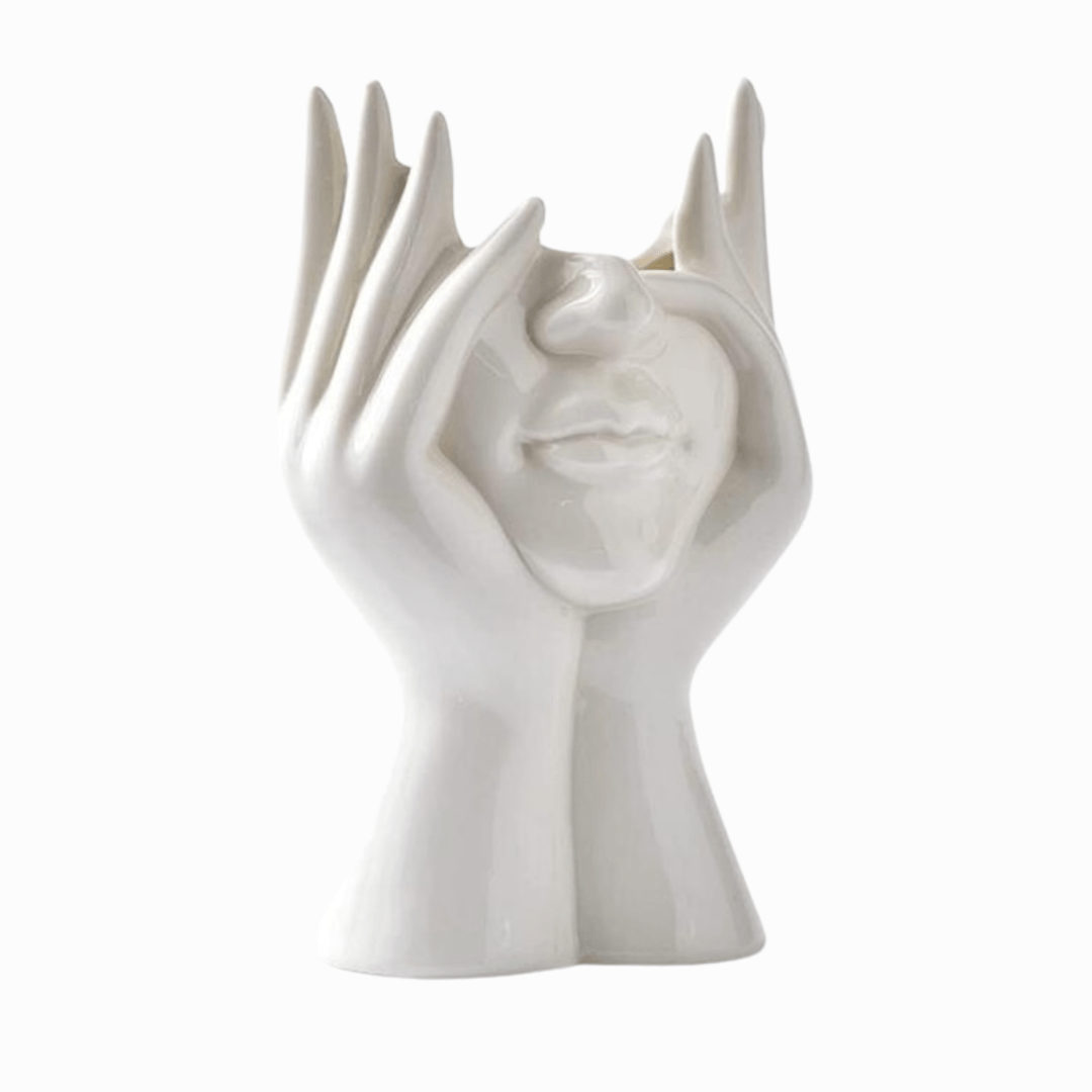 Vaso artistico in ceramica a forma di volto con mani astratte e una linea contemporanea essenziale