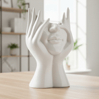 Vaso artistico in ceramica a forma di volto con mani astratte e una linea contemporanea essenziale