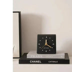 Orologio da scrivania quadrato minimalista con quadrante analogico