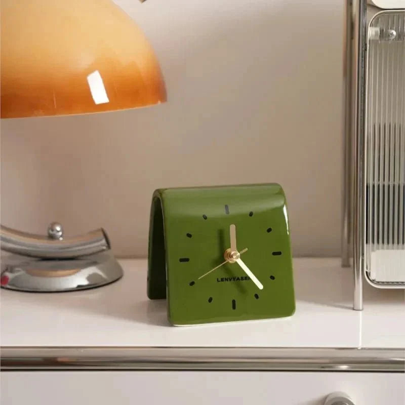 Orologio da scrivania quadrato minimalista con quadrante analogico