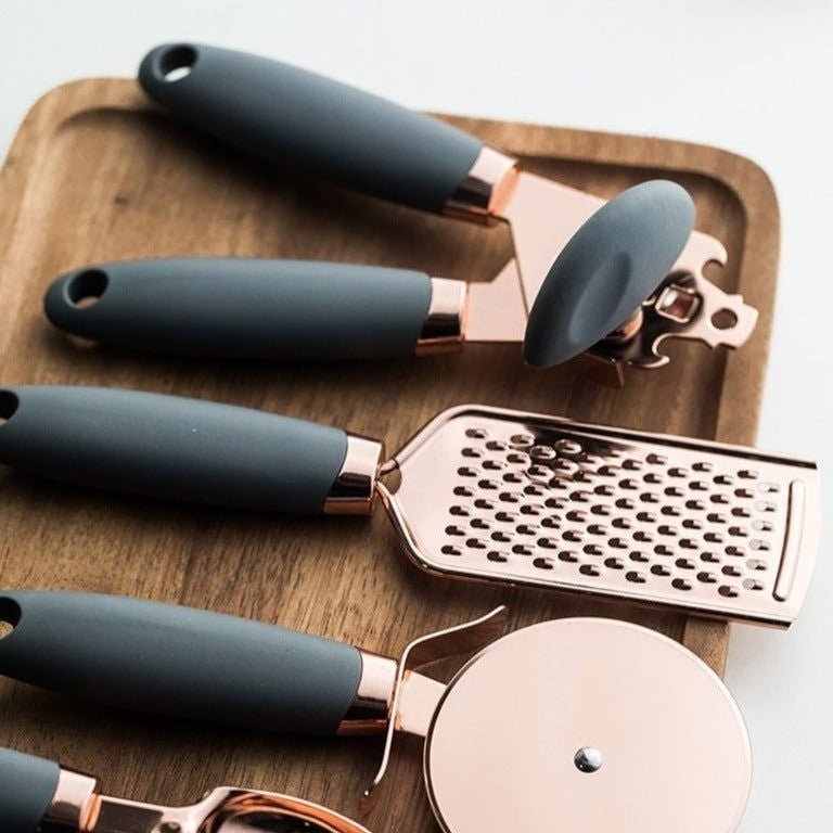 Küchenutensilien-Set, siebenteilig, in Roségold mit Silikongriffen