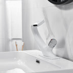 Rubinetto moderno per lavabo da bagno con design scultoreo e bocca a cascata