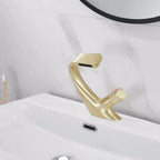 Rubinetto moderno per lavabo da bagno con design scultoreo e bocca a cascata
