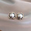 Damskor med grå pärla och guldfärgad studs