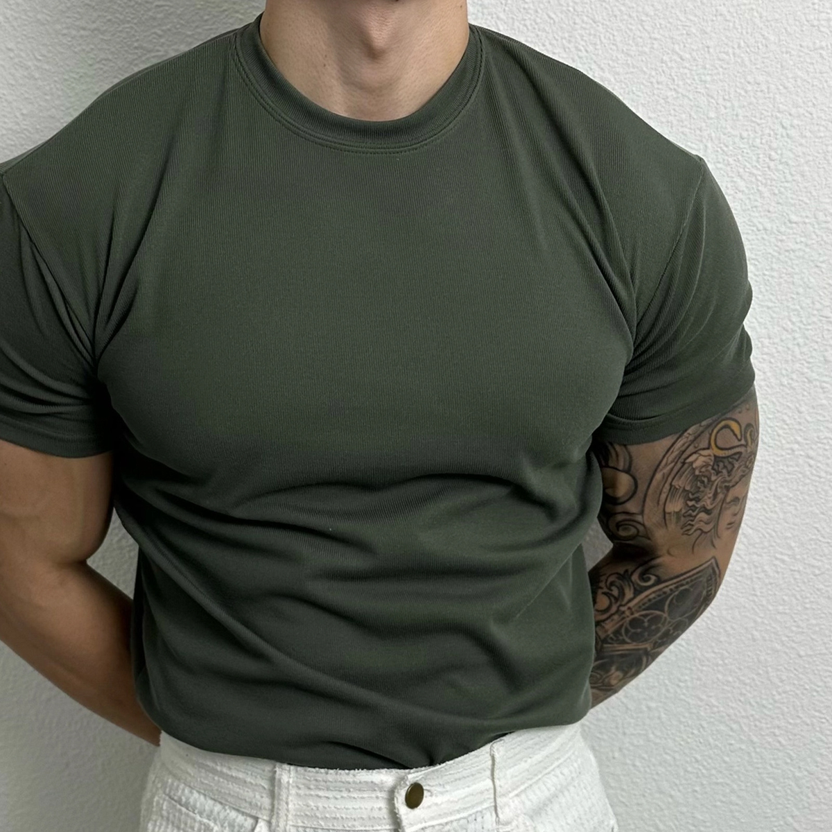 Męski dopasowany t-shirt z prążkowaną fakturą, przewiewny, elastyczny, aktywny styl  