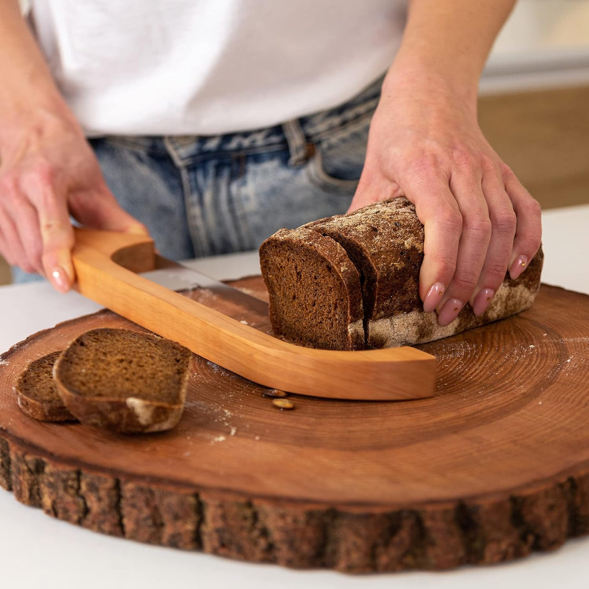 Ergonomic Bow-Shaped Bread Knife