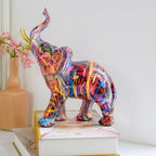 Bunte Elefantenfigur aus Kunstharz mit Graffiti-Motiv, moderne Skulptur