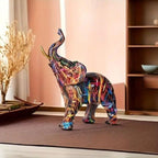 Bunte Elefantenfigur aus Kunstharz mit Graffiti-Motiv, moderne Skulptur