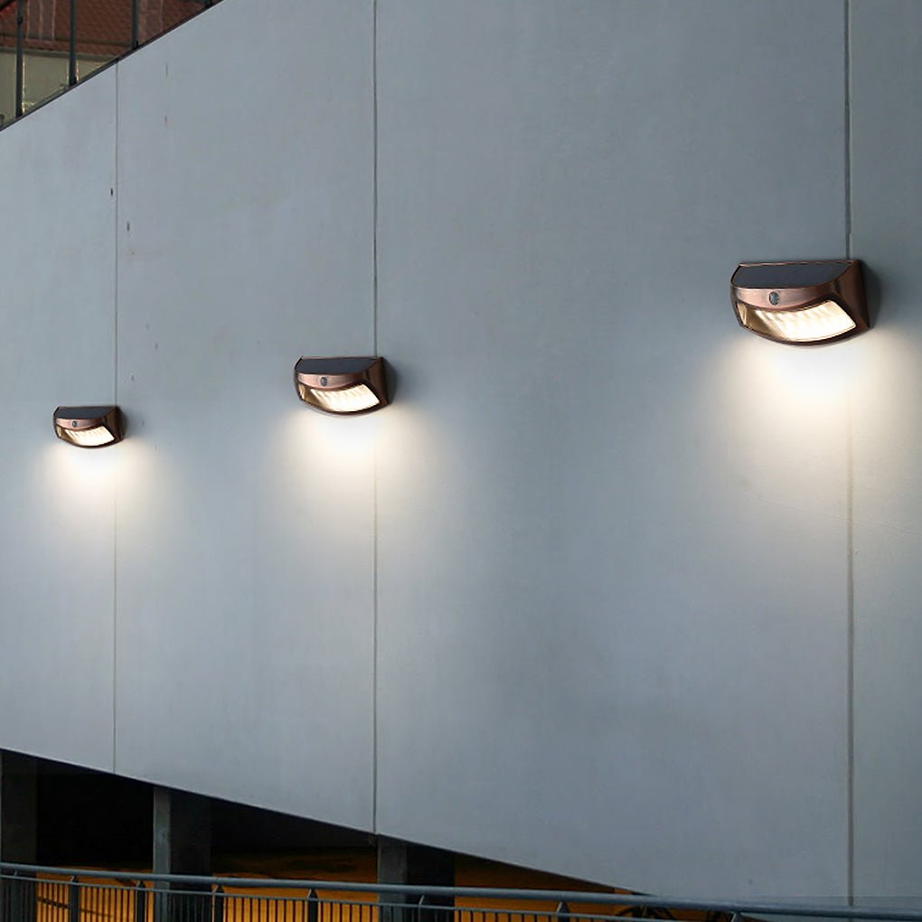 Lampada da parete industriale a LED per esterni con sensore di movimento e luminosità