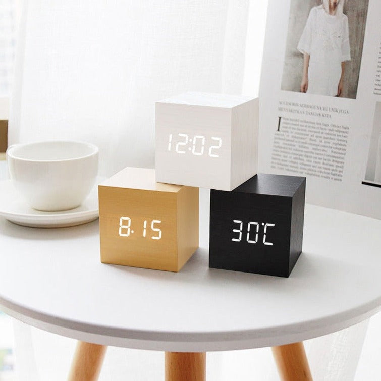 Sveglia digitale cubica minimalista a LED