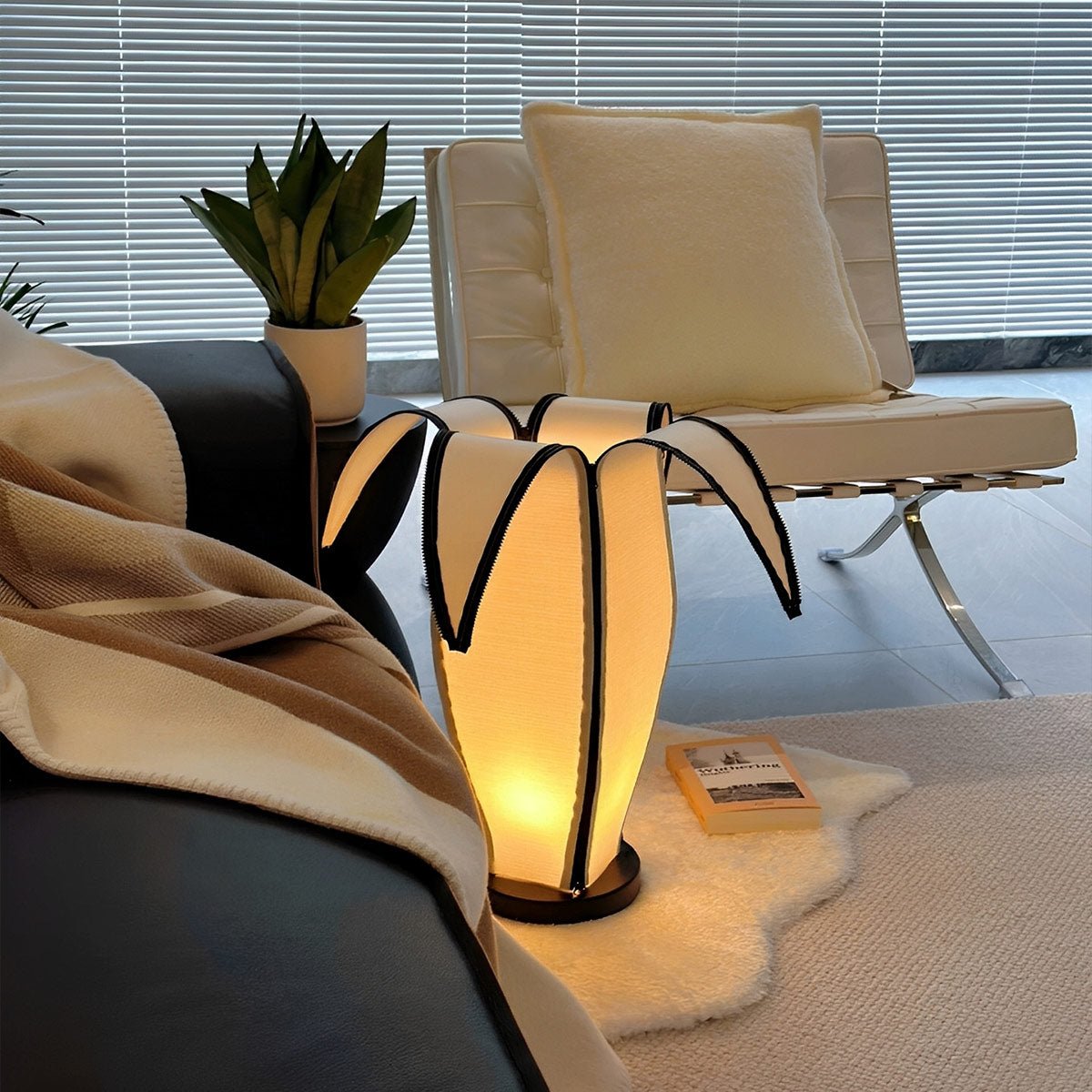 Podłogowa lampa LED ze ściemnianiem w kształcie banana