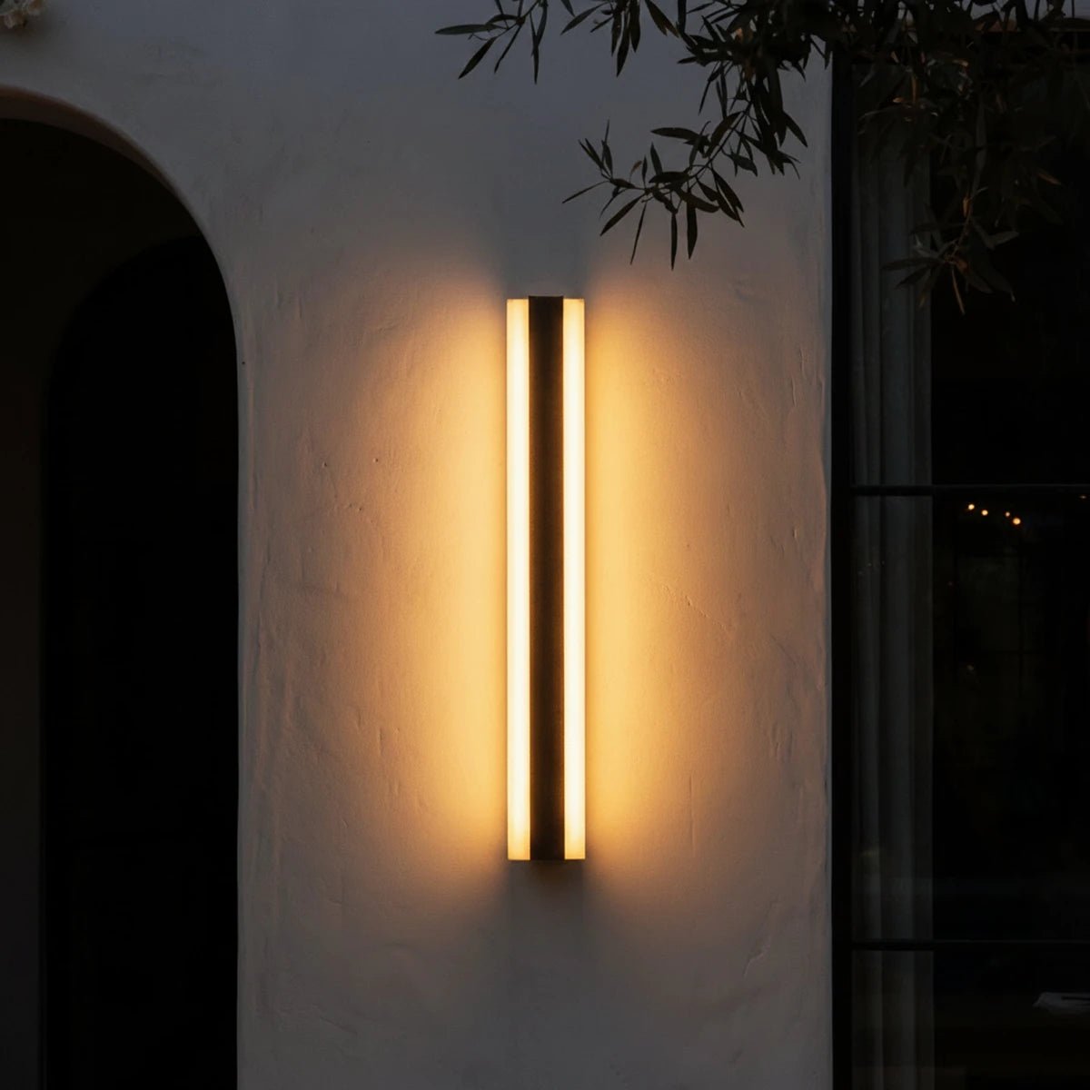 Lampada da parete lineare moderna a LED per esterni con doppio pannello e telecomando