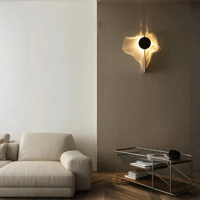 Lampada da parete scultorea rotante con effetto ondulato