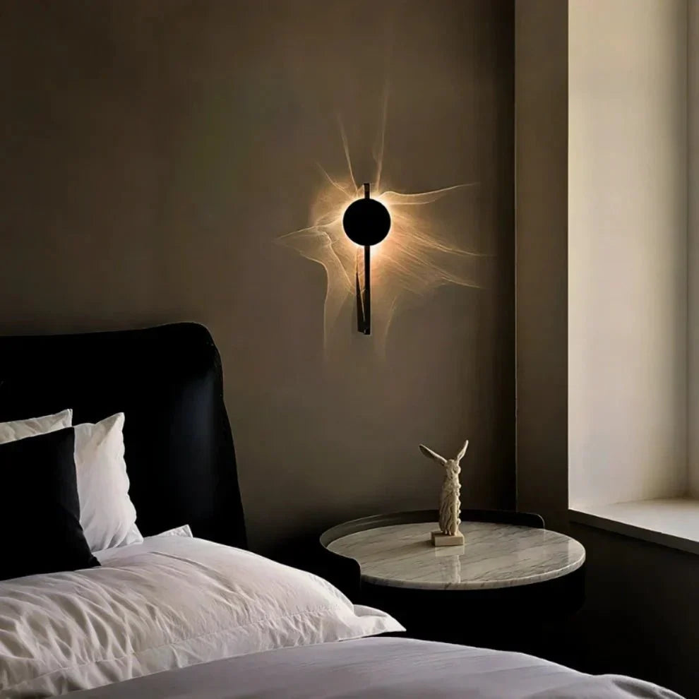 Lampada da parete scultorea rotante con effetto ondulato
