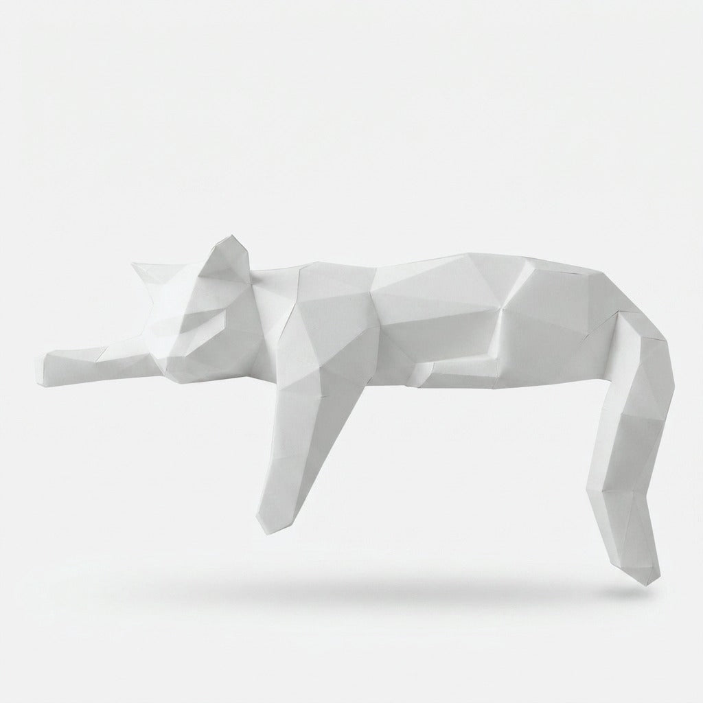Geometrisk sovende kattefigur med moderne skulpturelt design