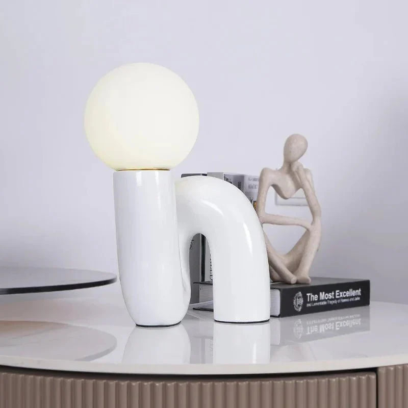 Skulptural böjd bordslampa i harts med glaskupa