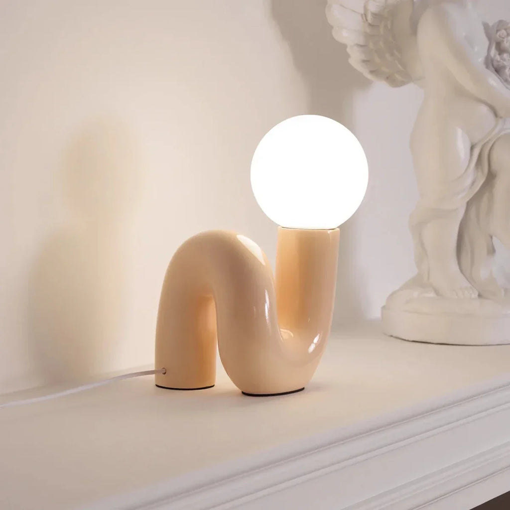 Skulptural böjd bordslampa i harts med glaskupa