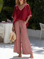 Conjunto para mujer de blusa oversize con cuello en V y pantalón ancho a rayas