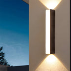 Applique da parete moderna a LED con luce verso l’alto e verso il basso