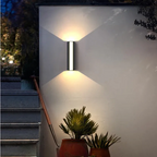 Applique da parete moderna a LED con luce verso l’alto e verso il basso