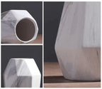 Geometrisk keramisk vase med marmoreffekt