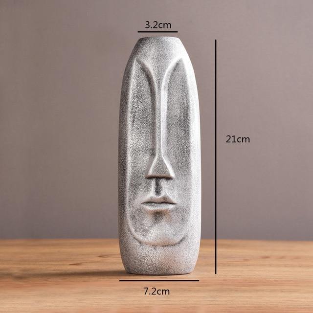 Moai-patsaista inspiraationsa saanut veistoksellinen keraaminen kasvomaljakko