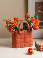 Punotun korin muotoinen keraaminen maljakko