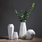 Geometrisk keramisk vase med marmoreffekt