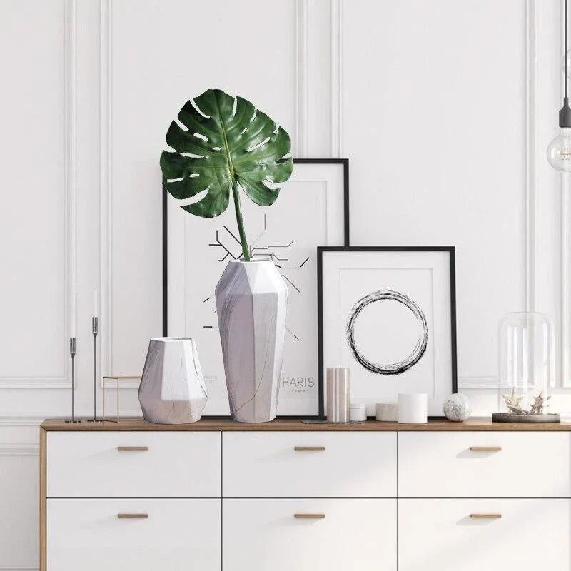 Geometrisk keramisk vase med marmoreffekt