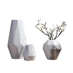 Geometrisk keramisk vase med marmoreffekt