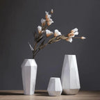 Geometrisk keramisk vase med marmoreffekt