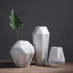 Geometrisk keramisk vase med marmoreffekt