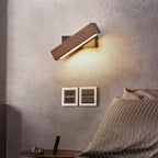 Drehbare LED-Wandleuchte aus Holz