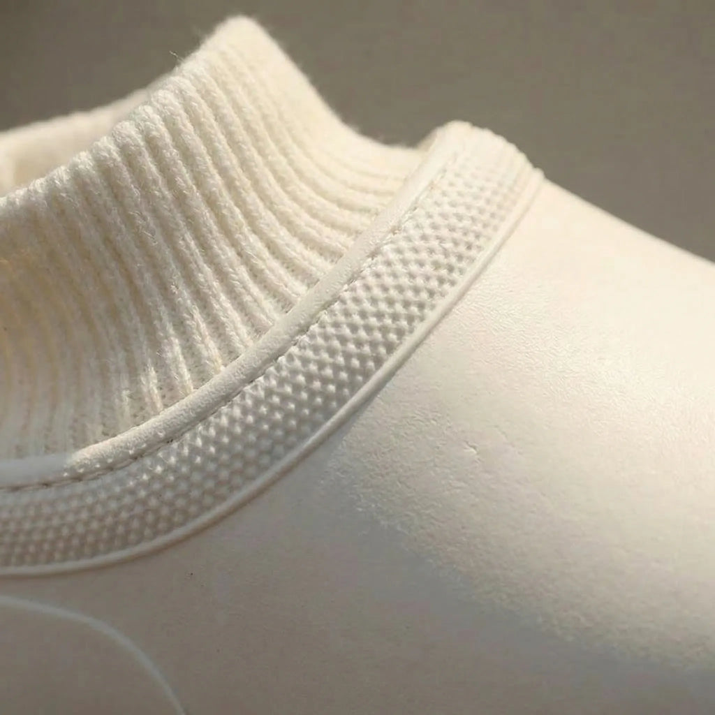 Slip-on-træsko med strikket manchet ved anklen