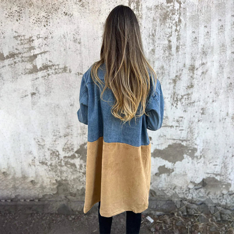 Lång jeansjacka för kvinnor med kontrasterande ärmar