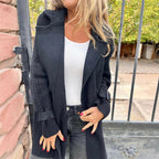 Abrigo de mujer con mangas en contraste