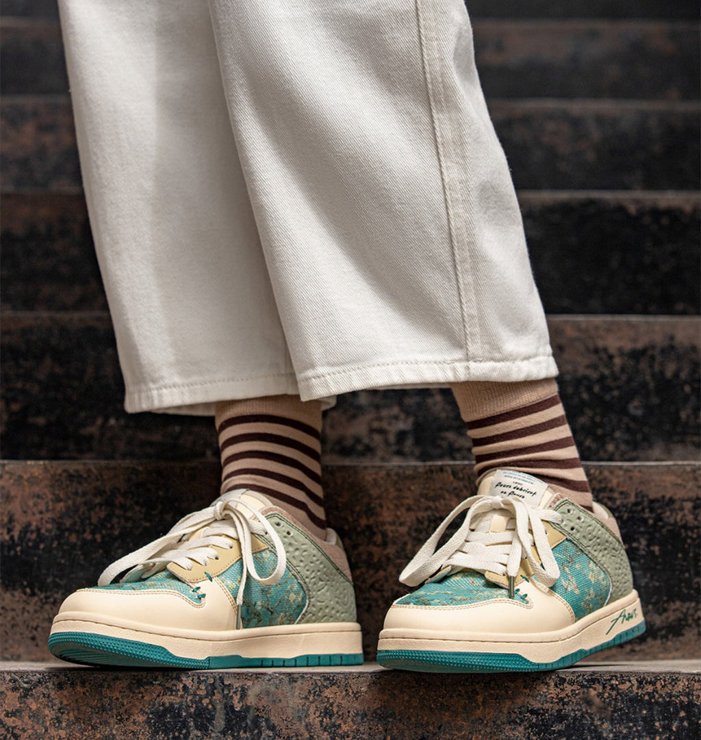 Sneakers basse con lacci e stampa floreale