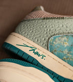 Sneakers basse con lacci e stampa floreale