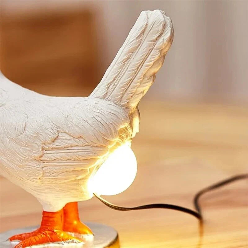 Koristeellinen LED-pöytälamppu kanan muotoinen